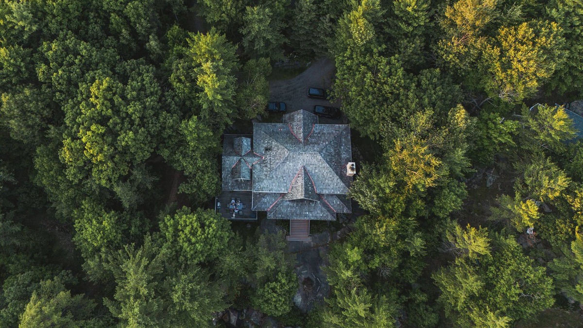 Seguin Cottage | Breezy Lake Joe family cottage w/SUP, kayaks + bar area on the dock