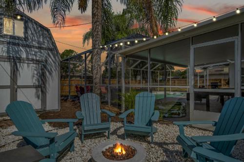 Largo House | Breezy Pineapple, Heated Pool, Sleeps 12, Putting Green