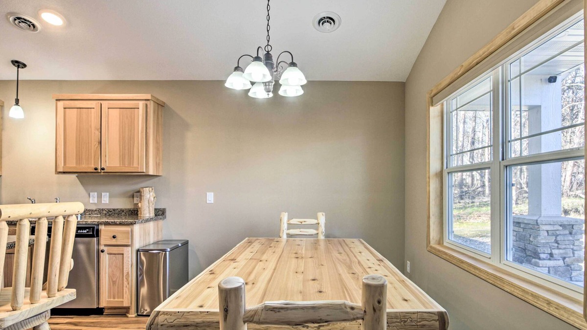 Breezy Point Cottage | Breezy Point Cabin w/Fire Pit - Walk to Lake