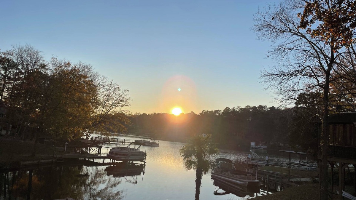Gilbert House | Breezy's Blyss 2 BR Cottage On Lake Murray - Lexington