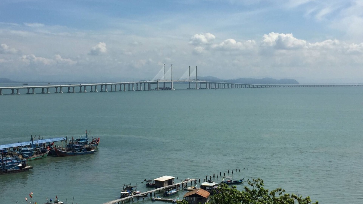 Batu Maung Condo | Breezy seaview condo
