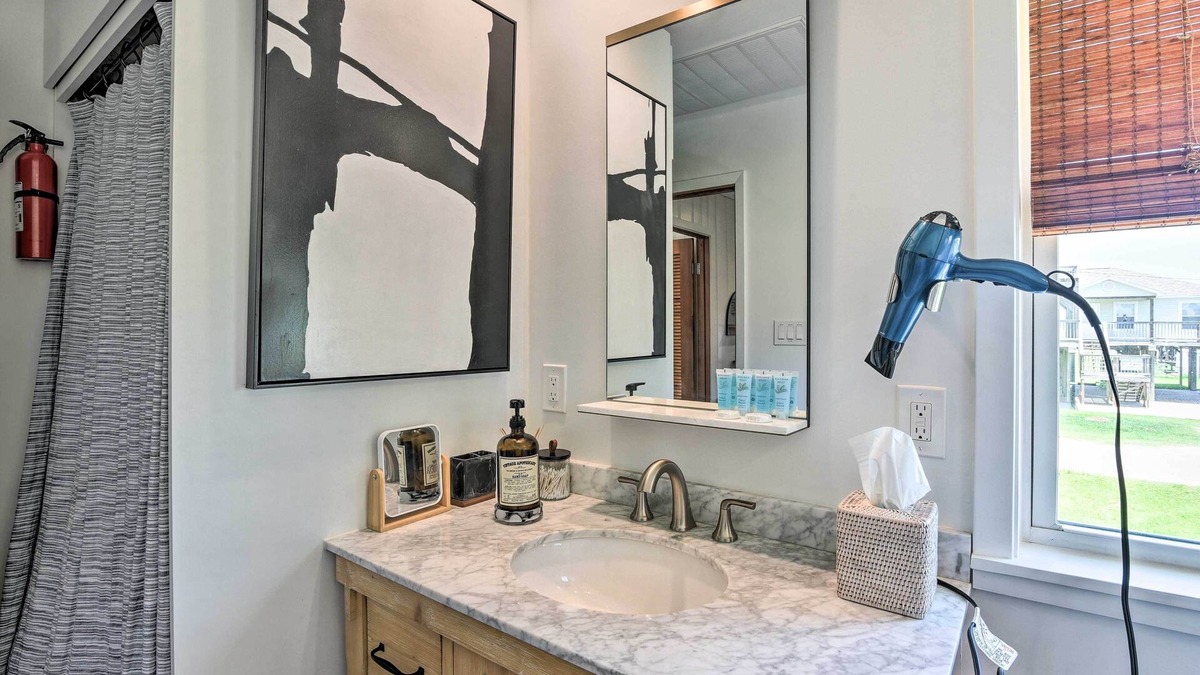 Surfside Beach Cottage | Breezy Surfside Beach Home w/Deck: Walk to Beach