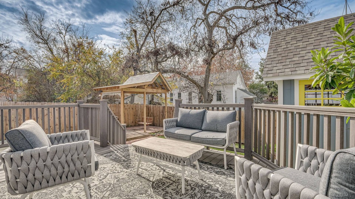 Brenham House | Brenham Rental w/Deck & Yard < 1 Mi to Downtown!