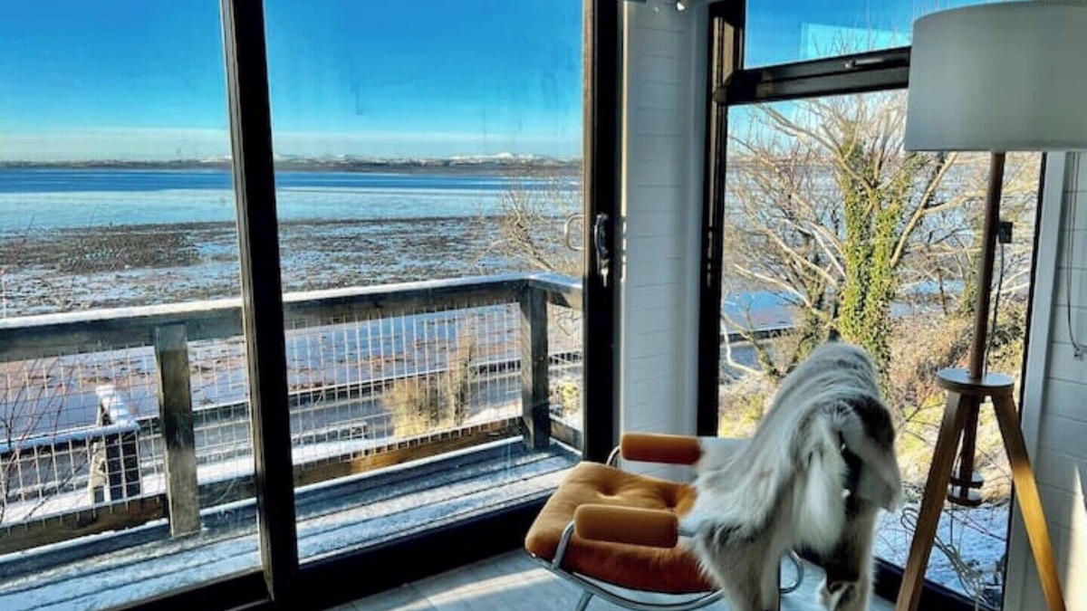 Newtownards Cabin | Brent lodge - luxury hill top living by the water