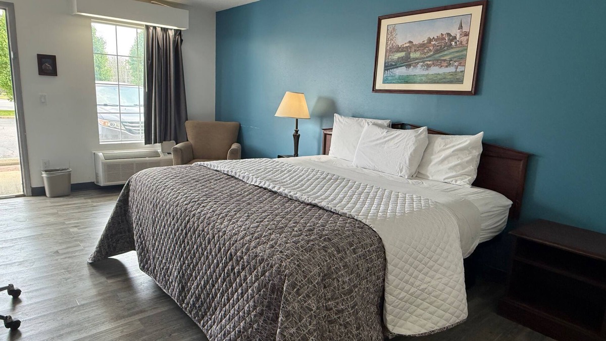 Roanoke Rapids Hotel | Brentwood Inn & Suites