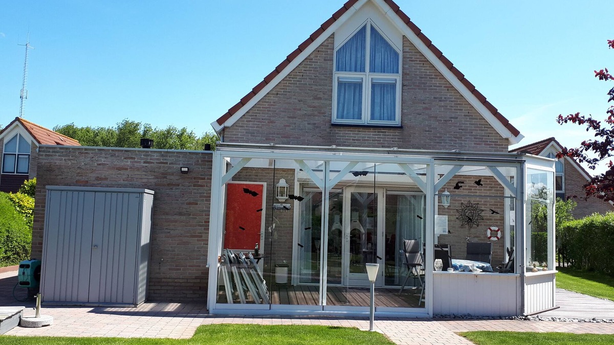 Breskens House | BRESKENS vacation home, 3 bedrooms, conservatory, garage, no pets, August 1