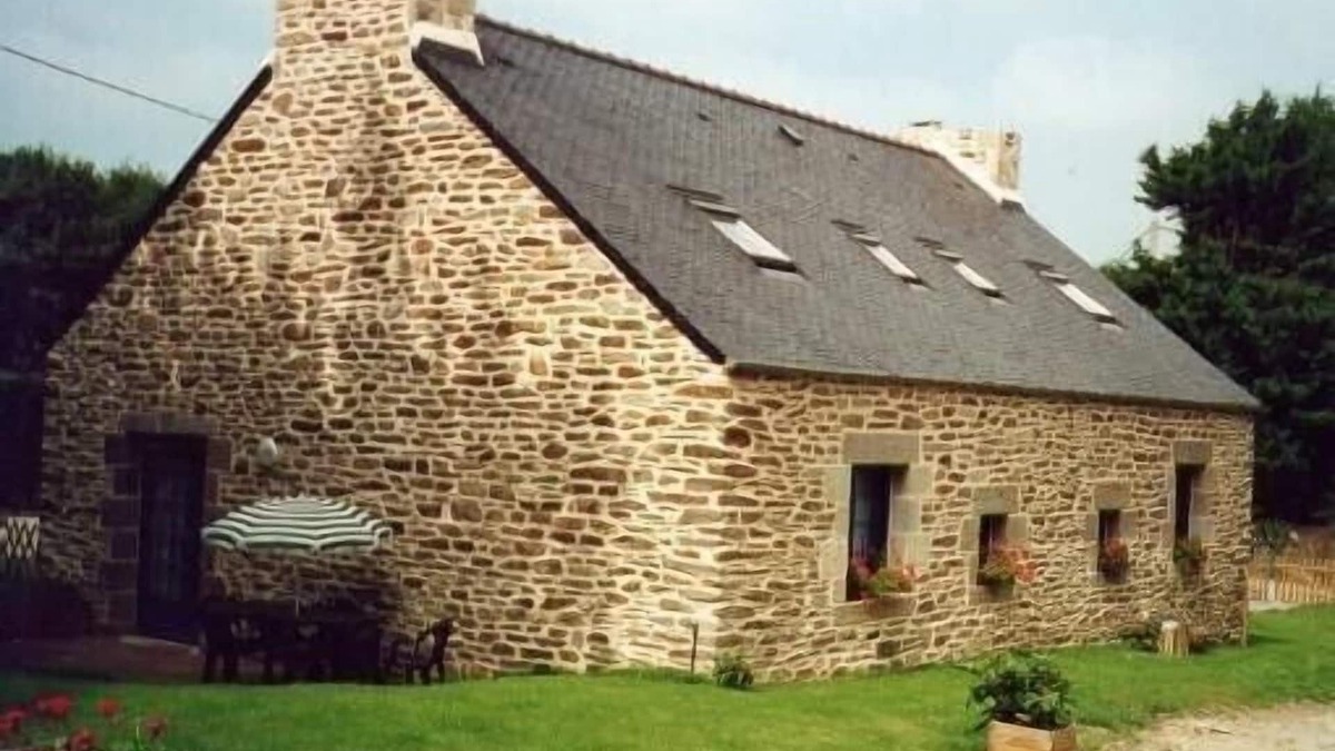 Ploumoguer Cottage | Breton House for Rent 6 Km from the Beaches (3 Bedrooms: 5 to 6 Pers)