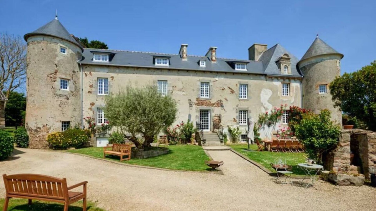 Etables-sur-Mer House | Breton manor house by the sea