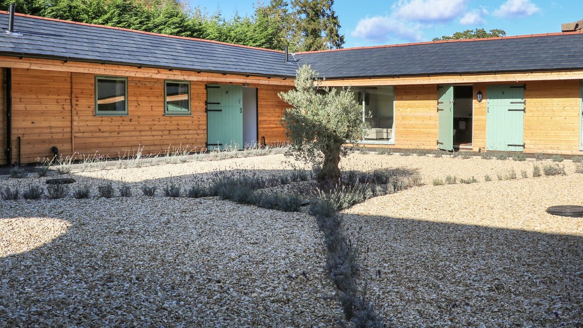 Aldermaston Wharf Apartment | BREW - NO. 3, pet friendly, with a garden in Goring-On-Thames