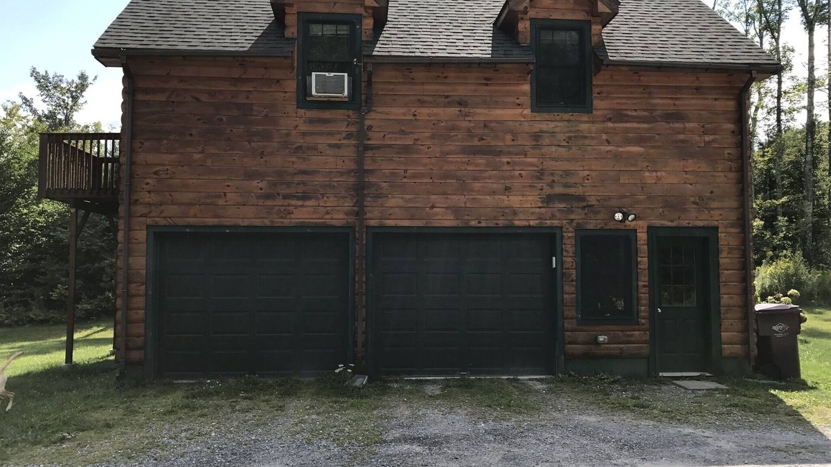 Arlington Ski Chalet | Brian Piece of Heaven for fall Foliage. Beautiful colors