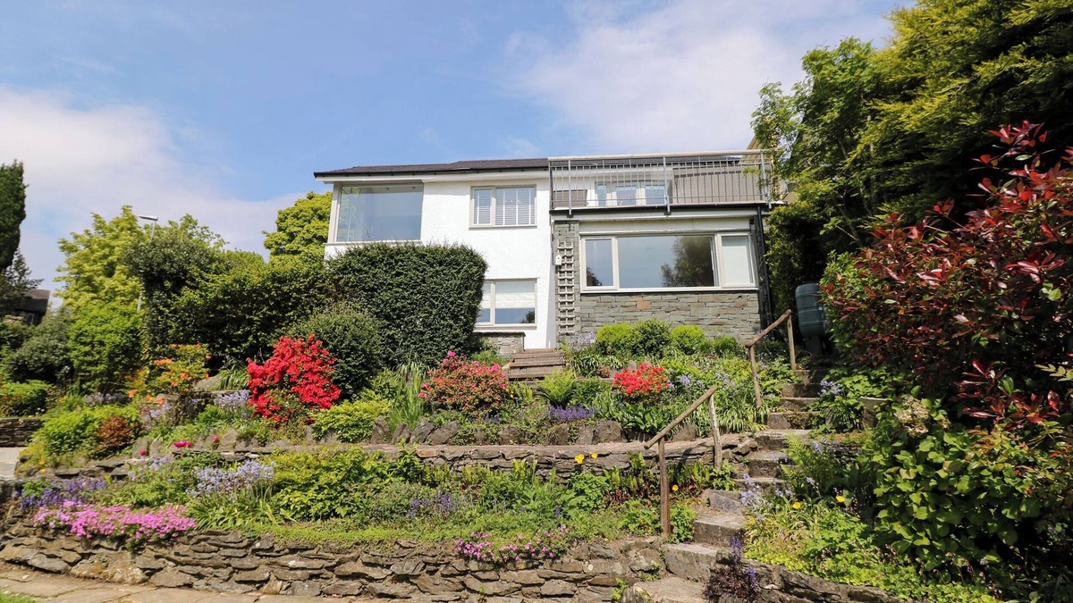 Bowness-on-Windermere House | BRIARS LEA, pet friendly, with hot tub in Bowness-On-Windermere