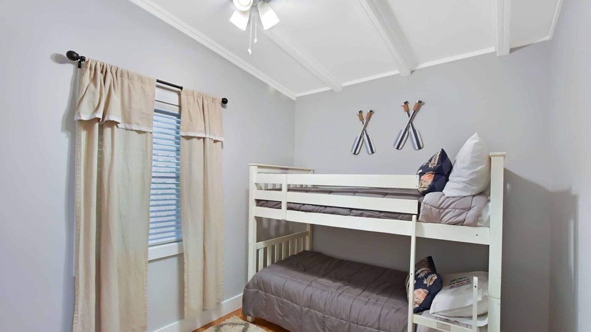 Jekyll Island House | Brice Sea Shell Stay - charming Jekyll Island duplex short walk to beach