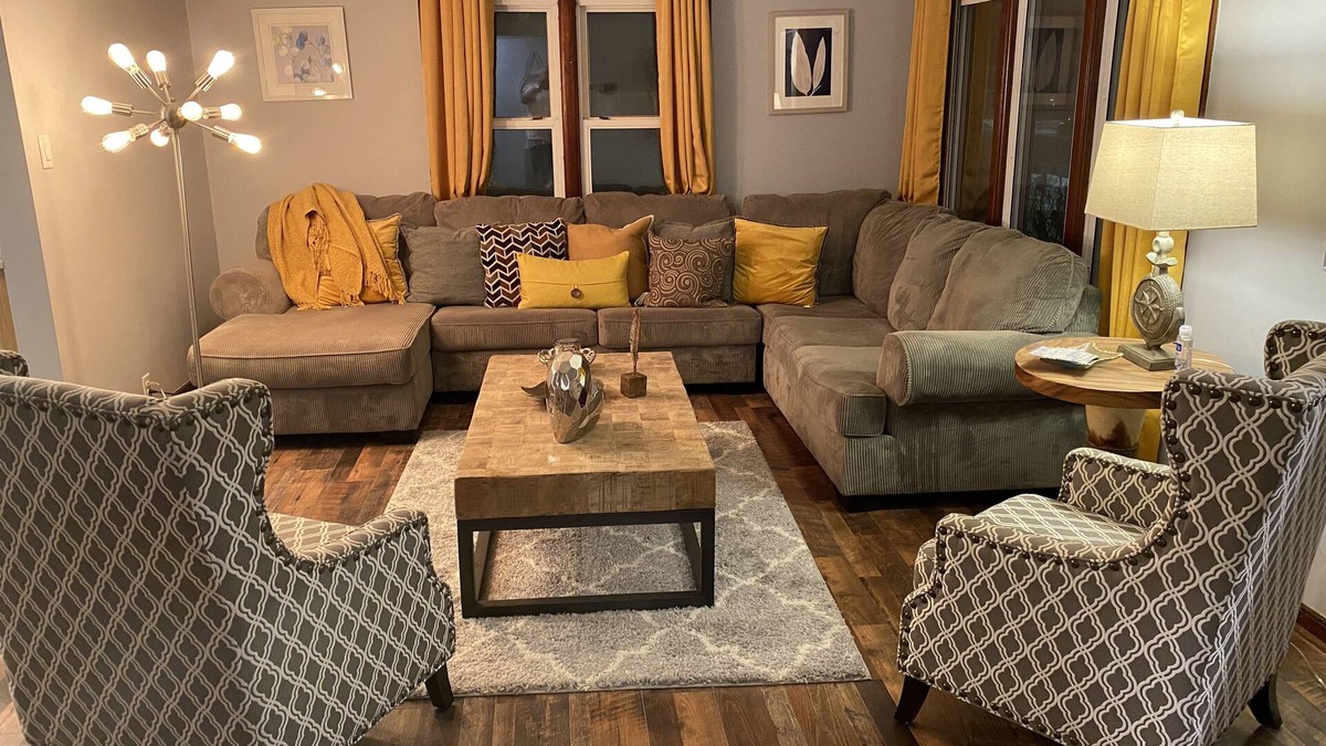 Manitowoc House | Brick Tudor Vacation Rental House Close To Lake Michigan And Downtown