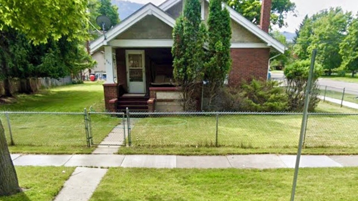 University District House | Brick University home just 2 blocks from the University!