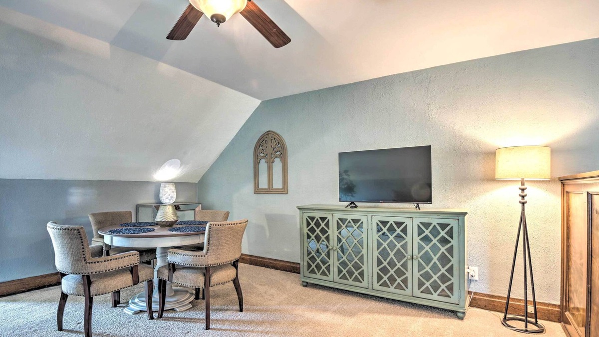 Historic Downtown Bedford Apartment | Brick Victorian Apt w/ Mtn Views, Walk to River!