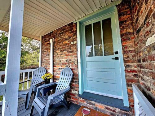 Bristol Apartment | Brickhaven Studio, 1880's Detached Kitchen turned Studio!