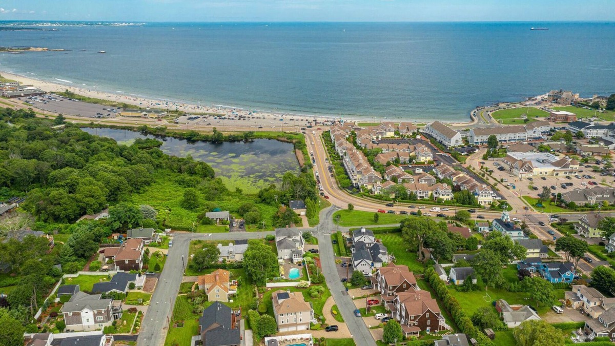 Narragansett Pier House | "Bricrist"-Private heated pool, walk to beach, central a/c, ocean views in Narragansett Pier!