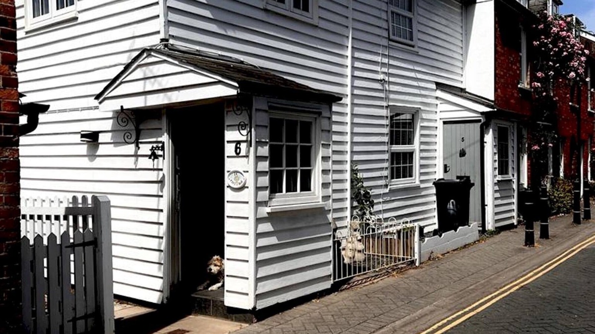 Tenterden House | Bridewell Cottage in the heart of Tenterden - Pass The Keys