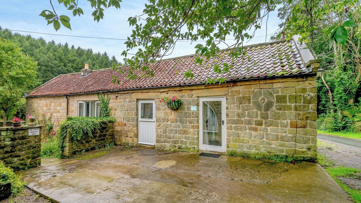 Easterside Cottage | BRIDGE COTTAGE - W43184