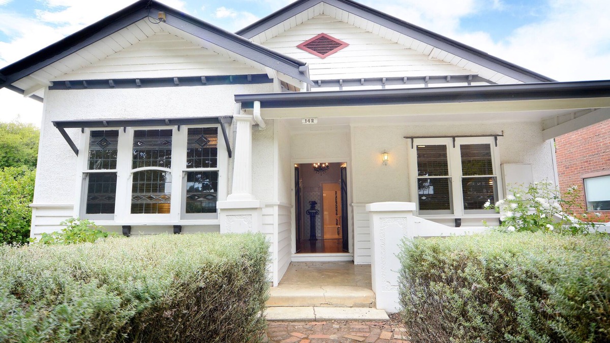 Bendigo House | Bridge Haven - A modern, bright and beautifully-appointed home!