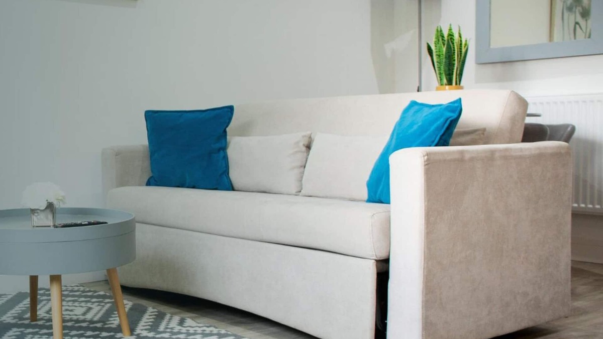 Shottery Apartment | Bridge House | 1-Bedroom Apartment with Parking