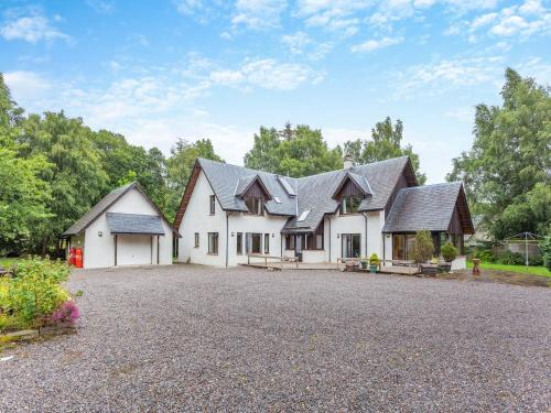 Evanton House | Bridge House