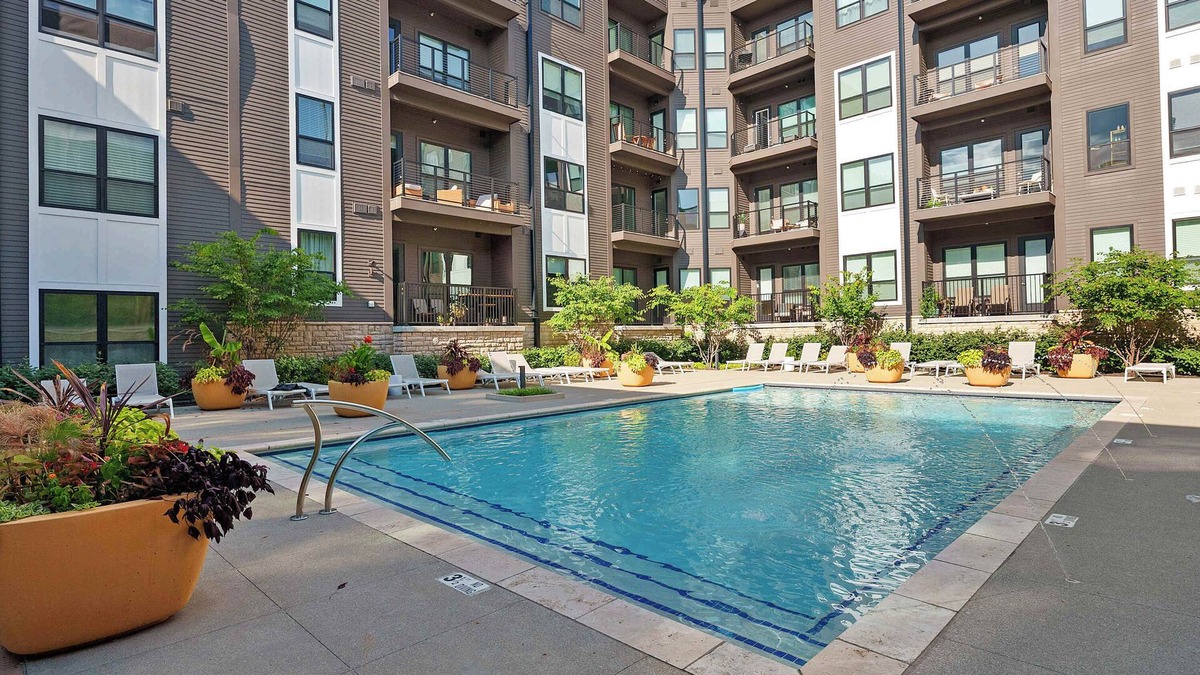 Dublin Condo | Bridge Park Luxe Summ