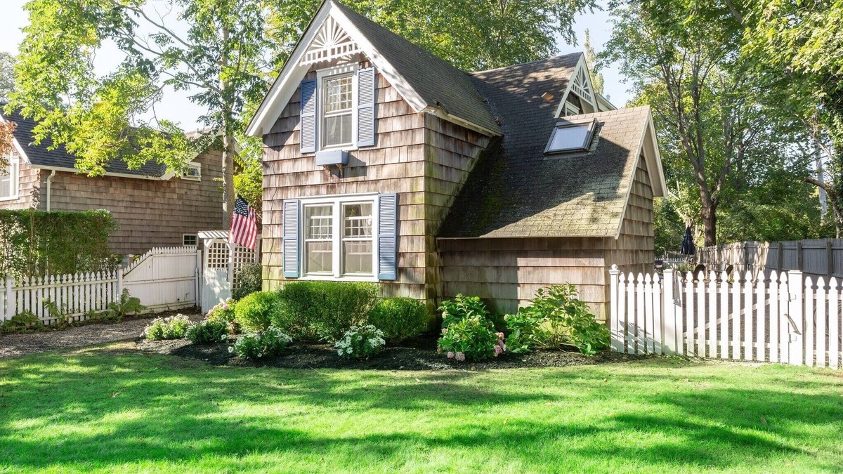 Bridgehampton House | Bridgehampton Classic Shingle 3BR Fireplace Close to All, Beach & Town Center
