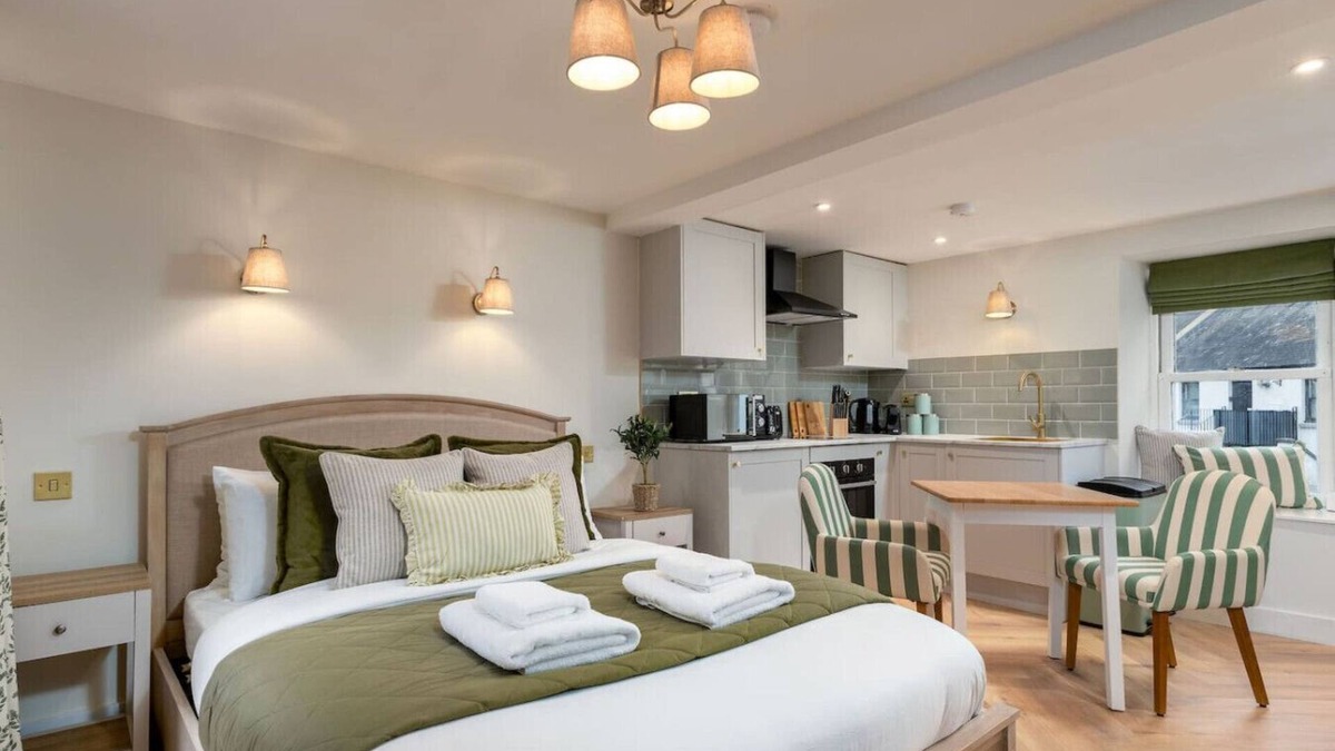 Dunblane Condo | Bridgend Studio - Near Free Parking