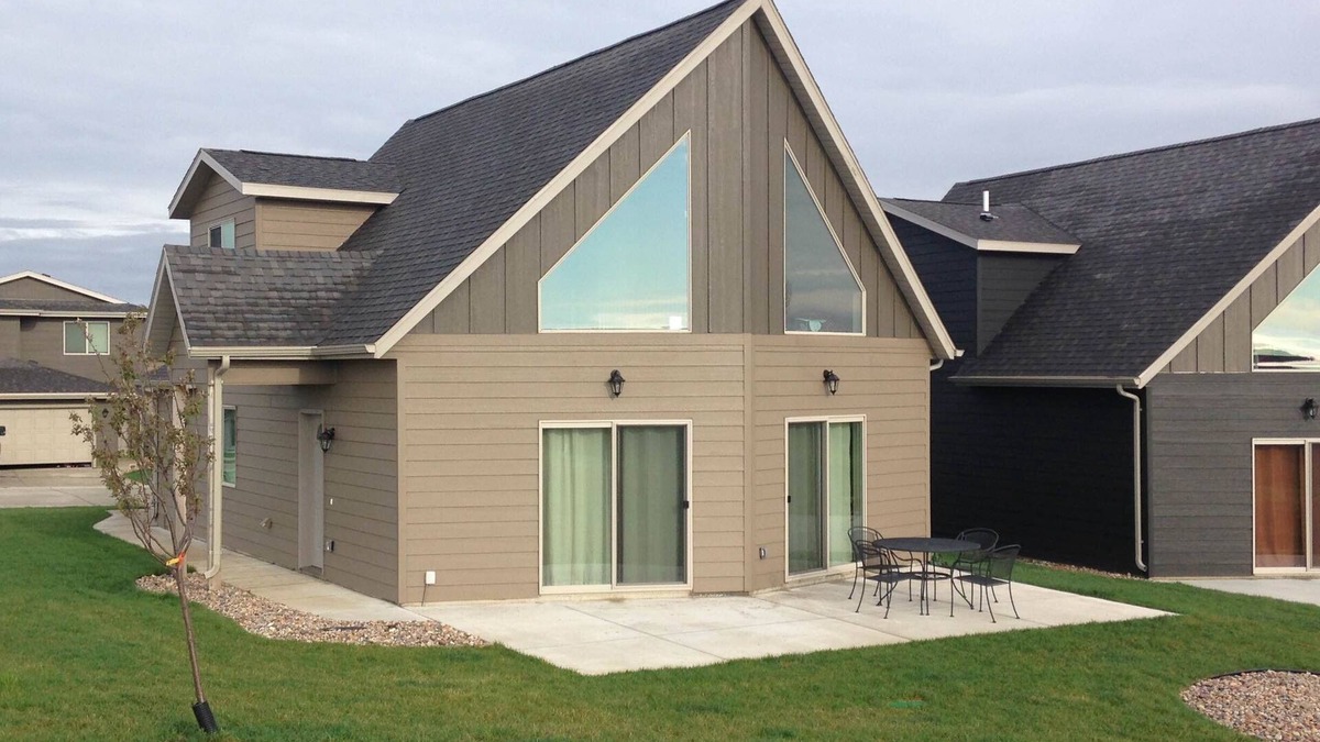 Arnolds Park Cabin | Bridges Bay Cabin and a Boat Hoist Available!
