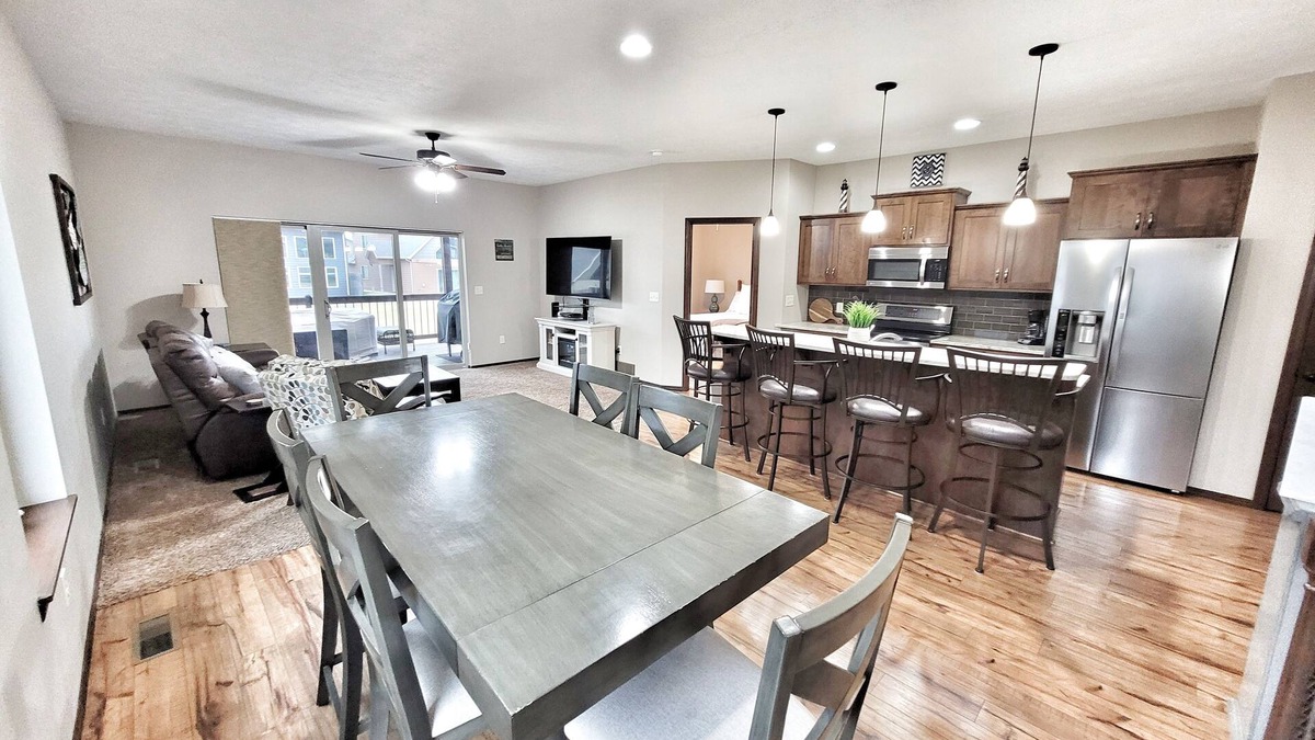 Arnolds Park Cabin | Bridges Bay spacious, well-stocked, kid-friendly home. Fall and winter deals!