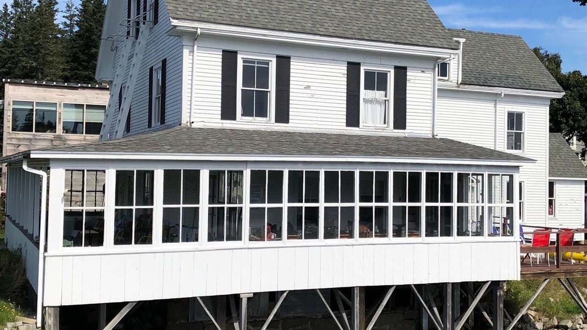 Vinalhaven House | Bridgeside Inn on peaceful Vinalhaven Island, Maine