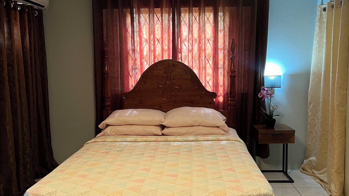Portmore Apartment | BridgeView Apartment 20 minutes from Hellshire Beach