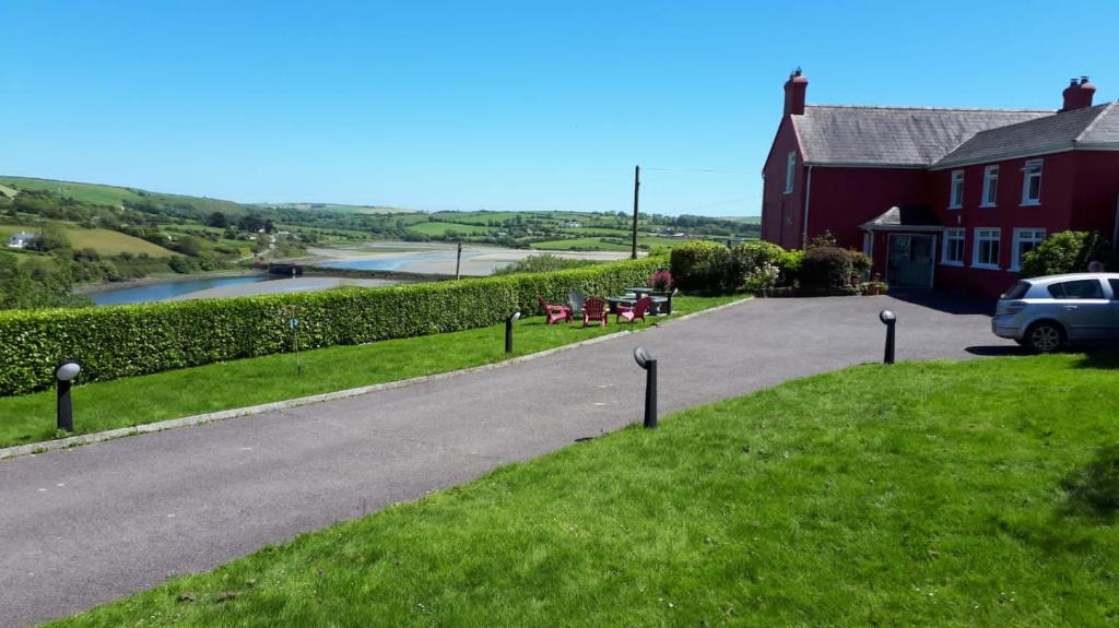 Kilbrittain Bed & Breakfast | Bridgeview Farmhouse Bed and Breakfast
