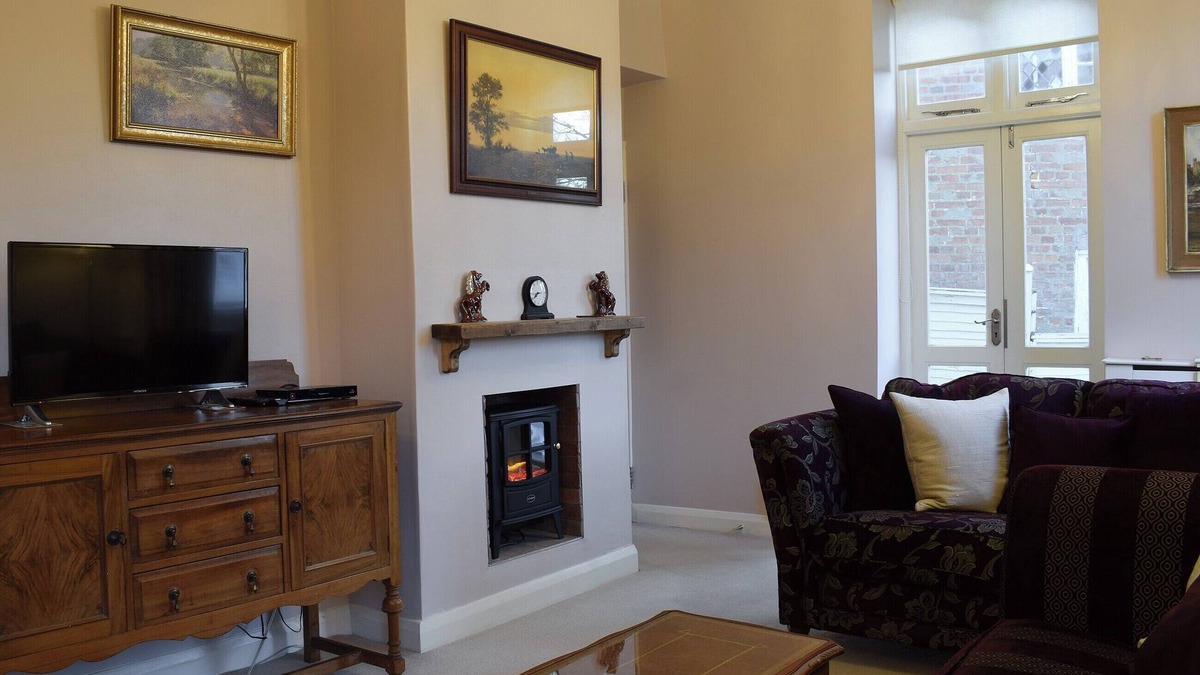 Arundel Cottage | Bridles 20 Park Place