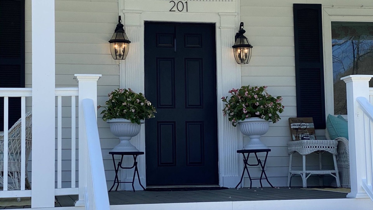 White Sulphur Springs House | BrierGate Cottage - Max number of Adults 4