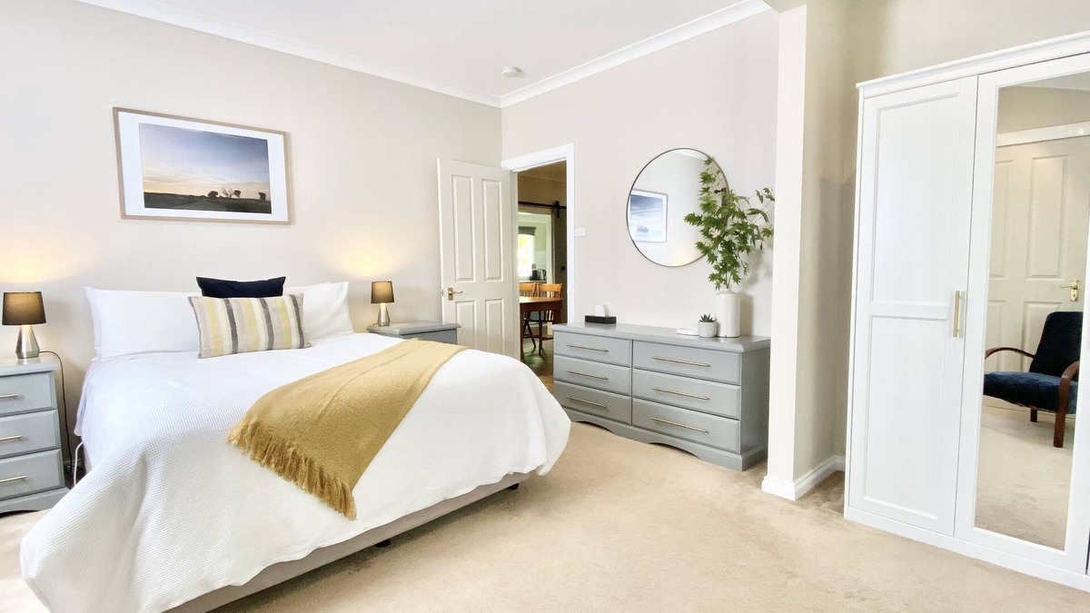 Newborough House | Brigadoon Cottages - Tullamore Cottage