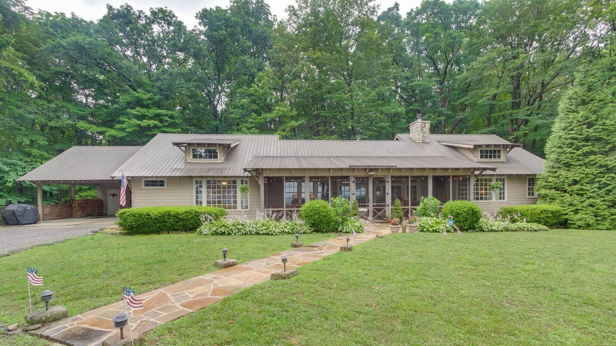 Pelham House | Brigadoon: Wide Open Valley Views, Monteagle/Sewanee: located by The Assembly.