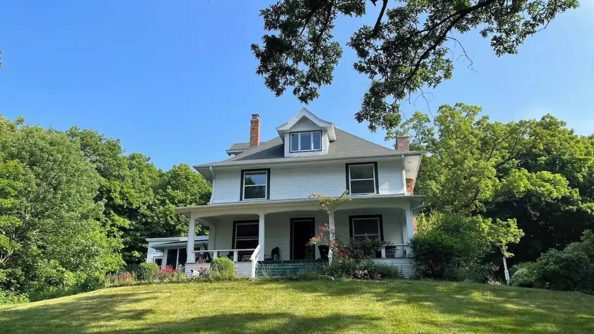 Blue Mounds House | Brigham Farmhouse- Driftless Wisconsin Gem