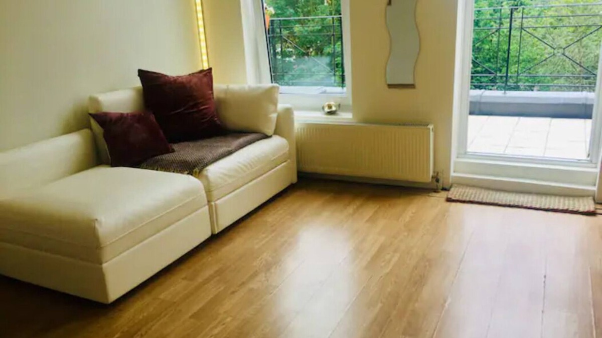 Fortune Green Apartment | Bright 1 Bed Flat in West Hampstead with Balcony