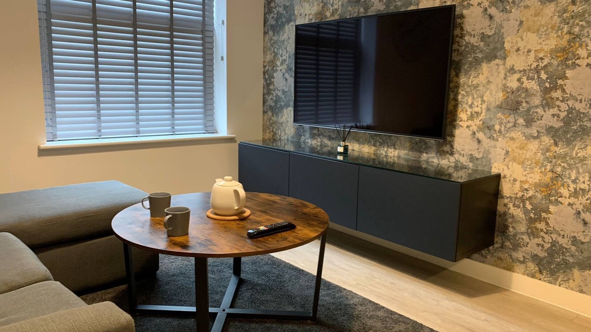 Preston Apartment | Bright 1 Bedroom Apartment, 5 minutes from City Centre.