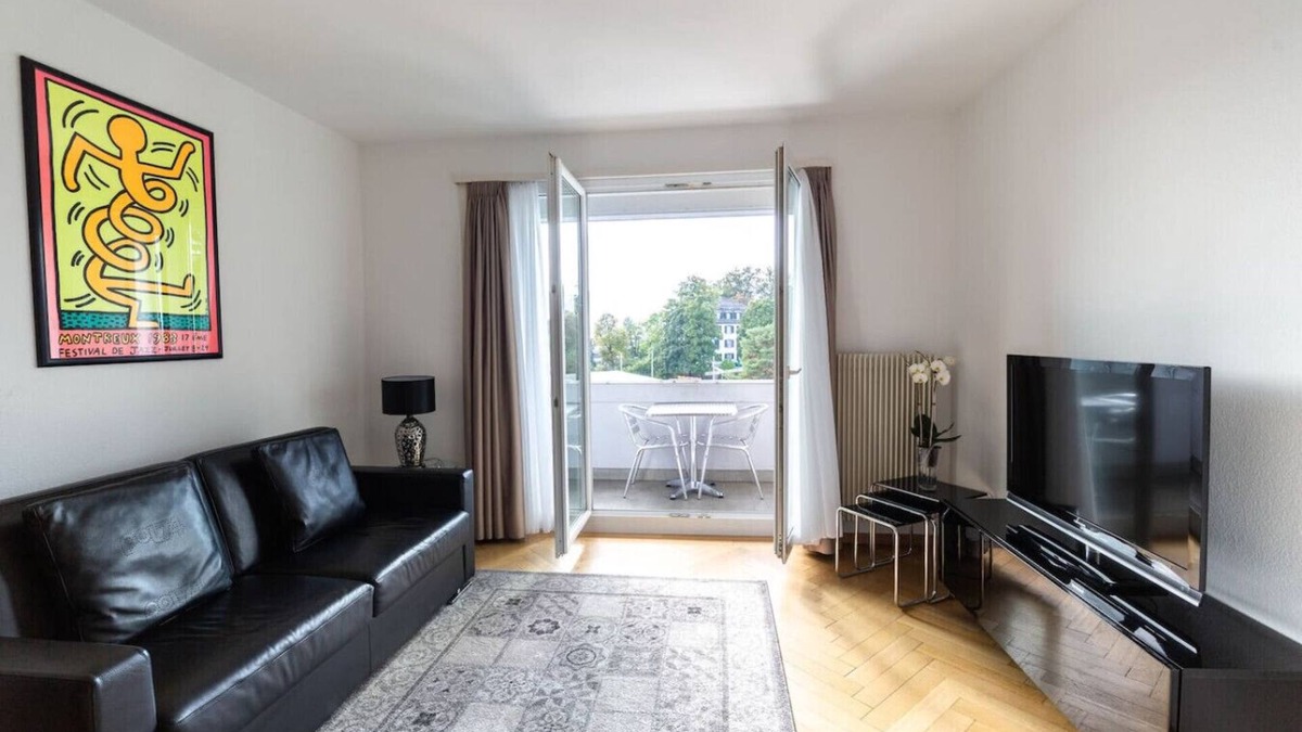 Hottingen Apartment | Bright 1 BR flat (Parkview 1)