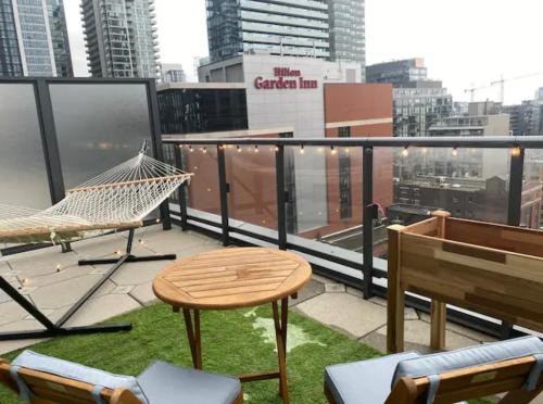 Downtown Toronto Apartment | Bright 1BR w Large Terrace - Entertainment District