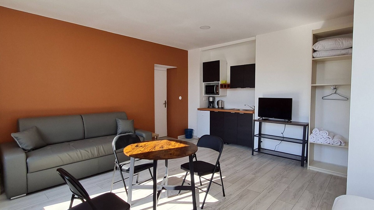 Lacroix-sur-Meuse Apartment | Bright 2-4 pers. loft with terrace and on-site restaurant