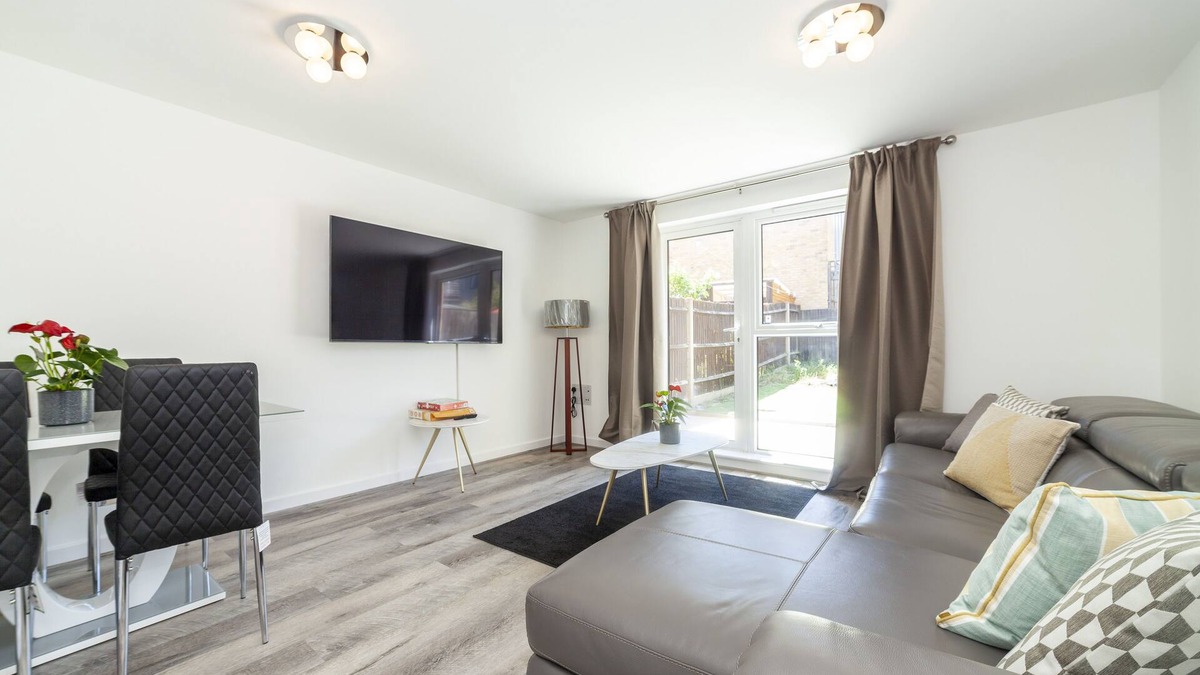 Charlton Apartment | Bright 2 BDR House W/garden & Parking, Greenwich