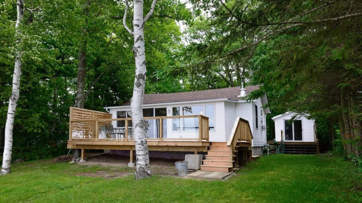 Port McNicoll Cottage | Bright 2 Bdrm Waterfront Cottage on Georgian Bay