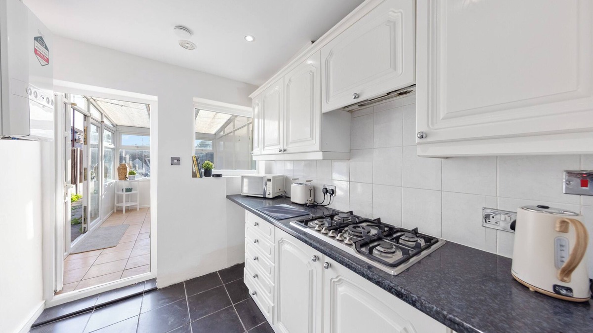 Swanscombe House | Bright 2-Bed House with Dining Room, 2 Lounges & Private Garden