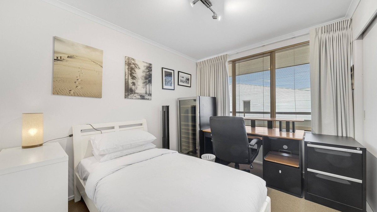Manuka Apartment | Bright 2-Bed with Private Balcony by Telopea Park