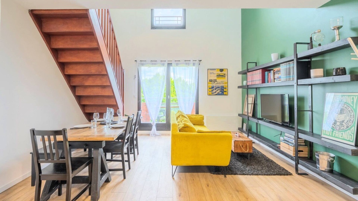 Lambersart Apartment | Bright 2-bedroom apartment w/balcony and parking.