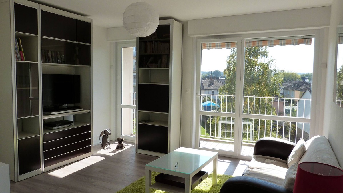 Laval Apartment | Bright 2 bedroom apartment